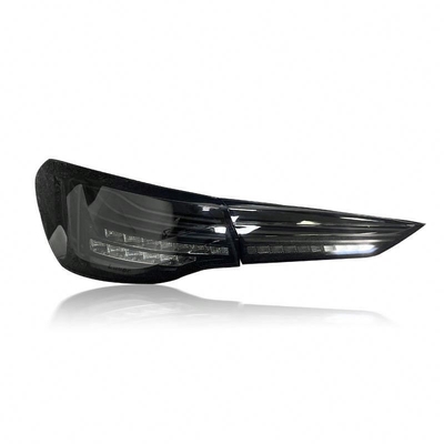 BMW Serie 4 G22 2020 Anno G82 M4 Modello CSL Stile Lampade posteriori Colore nero e rosso