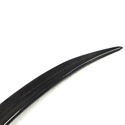 Migliora la tua Mercedes Benz Classe E con il nostro spoiler delle ali posteriori in fibra di carbonio
