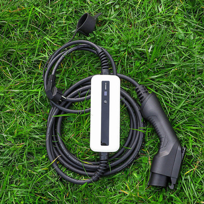 CEE Plug Electric Car Charger Box OEM Portable EV Charger con corrente di uscita 16A 3.6kW