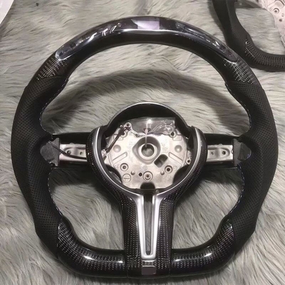 Migliora le prestazioni della tua BMW con il volante in fibra di carbonio reale