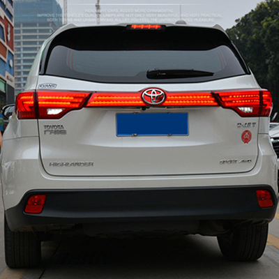 Aggiorna la tua Toyota Highlander 15-17 con questa lampada posteriore OE No. Inclusa